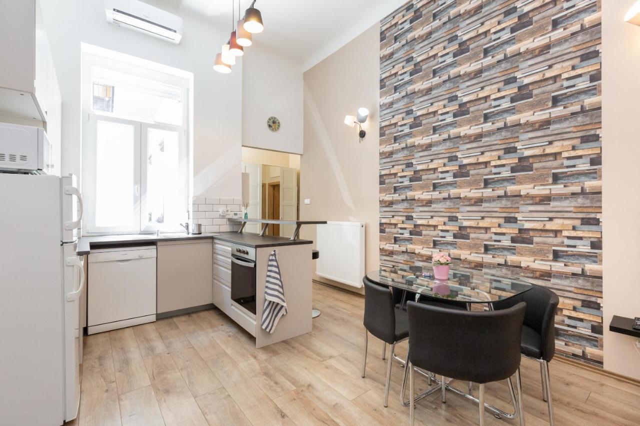 D78 Dohany Apartment — Photos 3